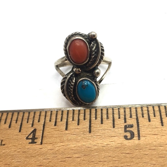 turquoise coral Navajo ring.Navajo jewelry midi ring. Statement silver ring - Picture 3 of 4